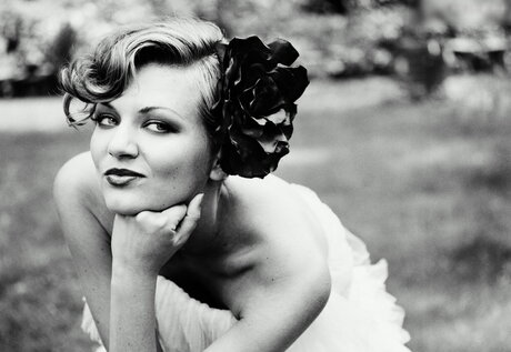 Ella Endlich linda estrella foto