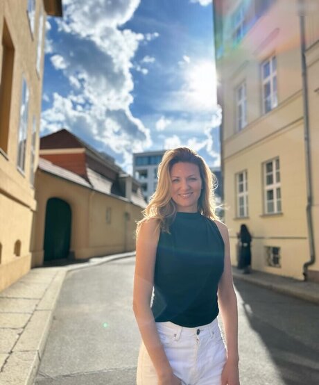 Ella Endlich modelo erótico imágenes