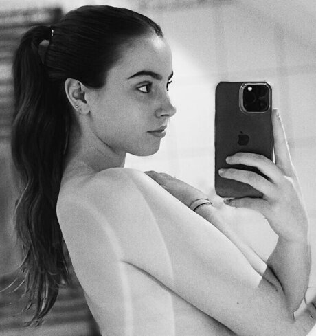 Lara Marie Kremer estrella porno desnuda archivo