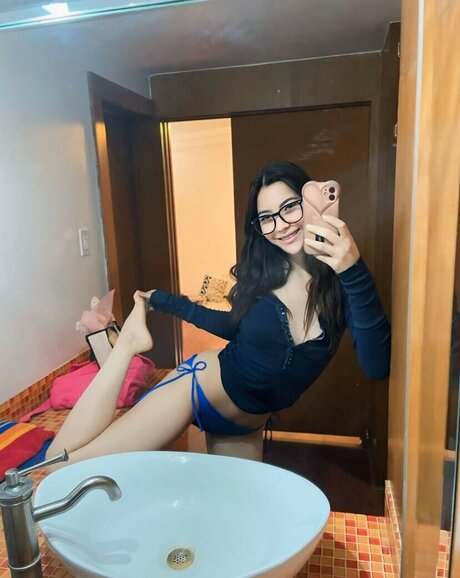 Ixchy modelo adulto fotos