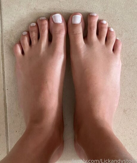 lickandysoles modelo exclusivo galerías