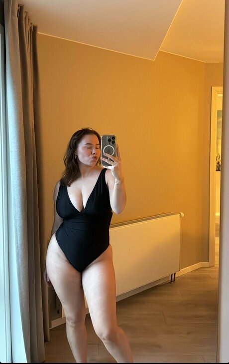 Jana Kristina Heiland modelo porno imágenes