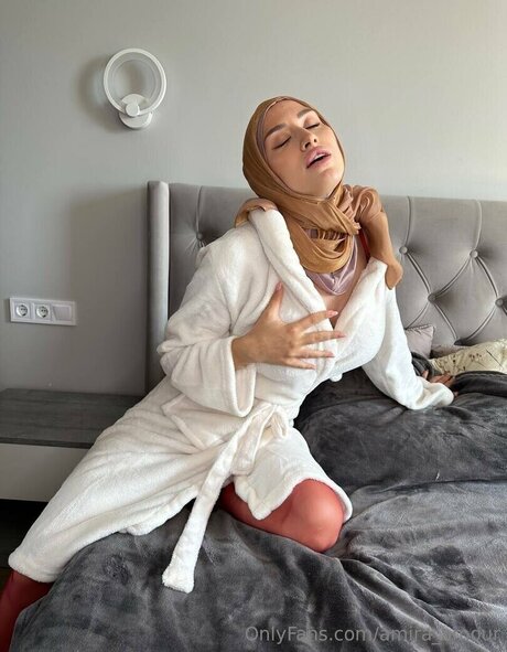 Amira amour estrella porno caliente fotos