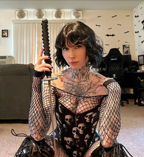 Tyniquewebster sexo modelo archivo