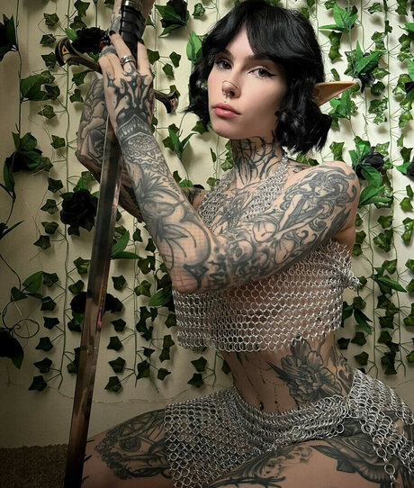 Tyniquewebster actriz caliente foto