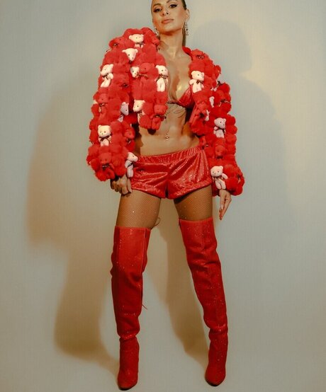 Alinne Rosa actriz caliente foto