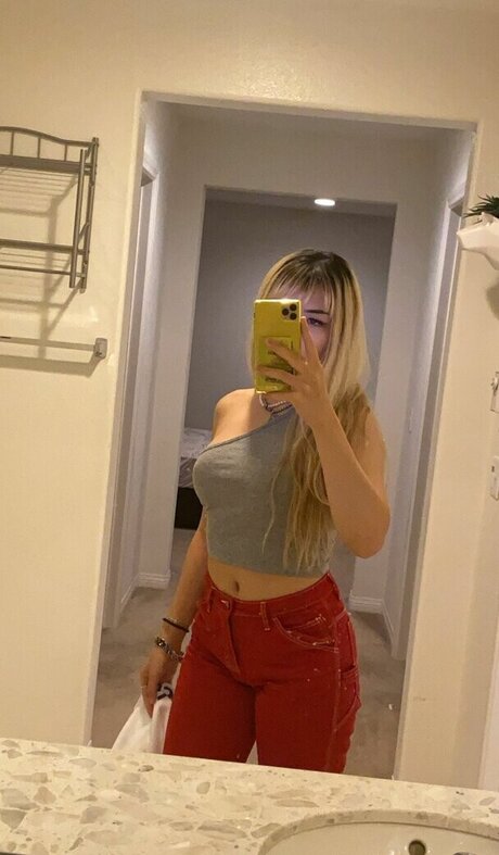 eggtardy estrella porno atractiva imágenes