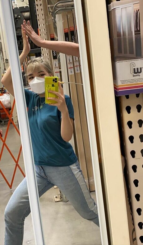 eggtardy modelo erótico archivo