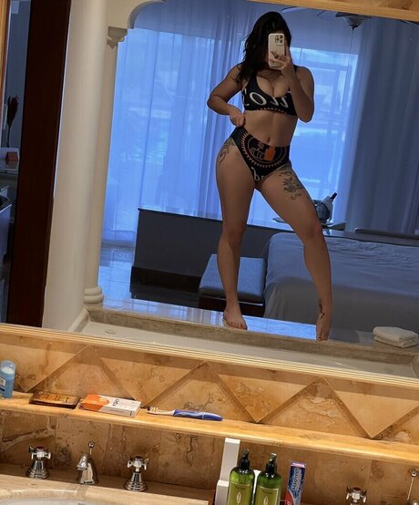 lov3ly laur3n modelo adulto fotos