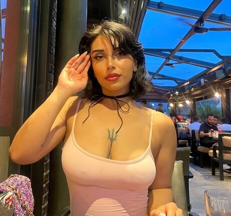 zeliharida modelo atractivo galerías