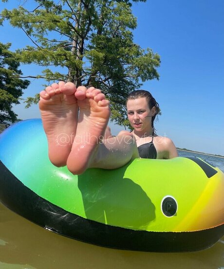 Jade Harmony modelo agradable imágenes