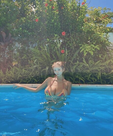 Asami Natsuki actriz erótica foto