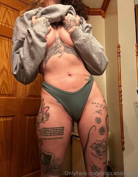 thiccandmorts estrella pornografica foto