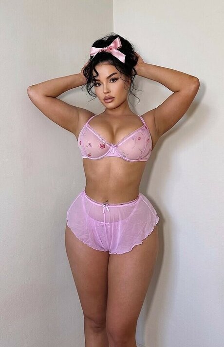 Emilia Emjeni estrella porno desnuda imágenes