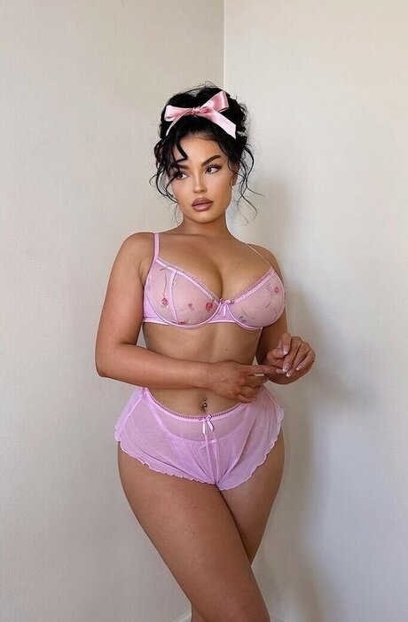 Emilia Emjeni modelo erótico fotos