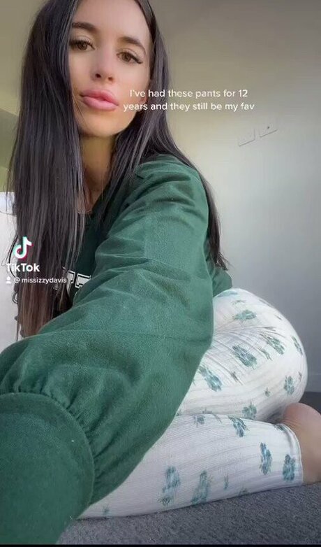 Izzy Davies estrella sexy galerías