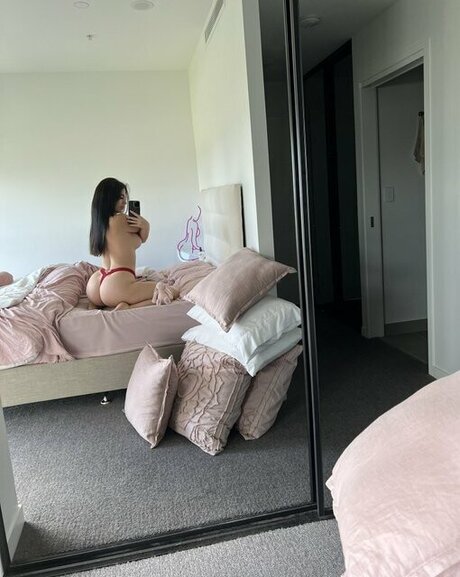 Izzy Davies estrella porno caliente fotos