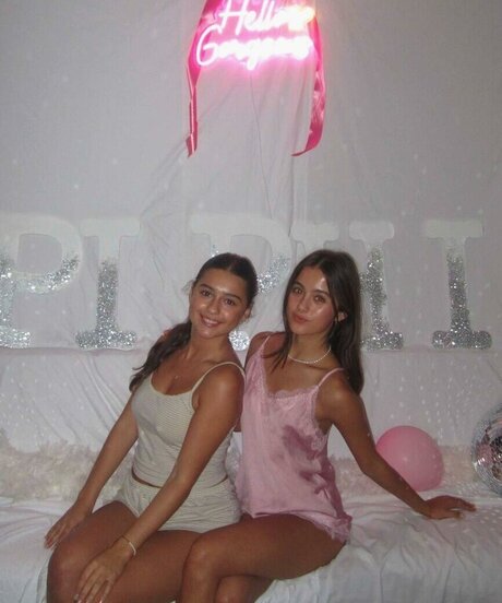 Lauren Avelina modelo de arte galerías