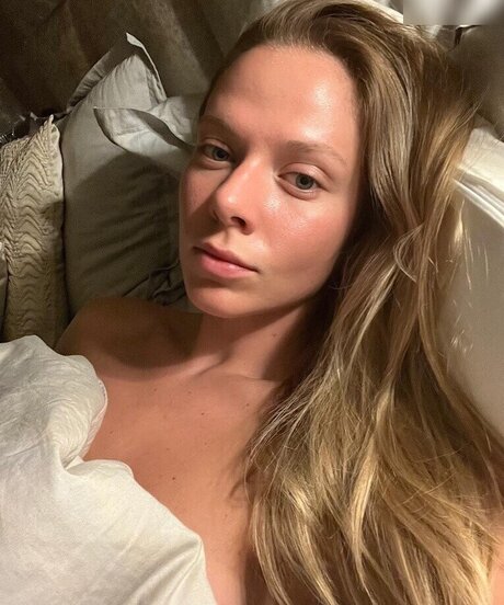 Cheyenne Pahde estrella bonita fotos