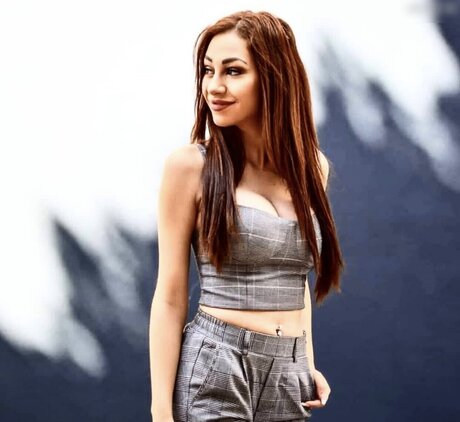 Amira Wirth sexo estrella porno galerías