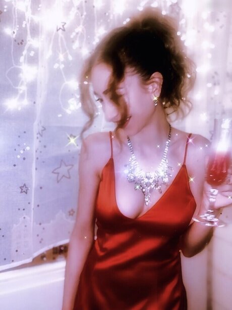 Amira Wirth modelo xxx galería