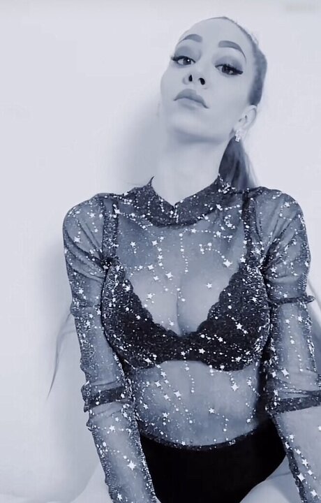 Amira Wirth buena estrella porno galerías