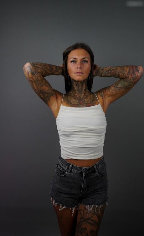 Maxiink desnudos estrella galería