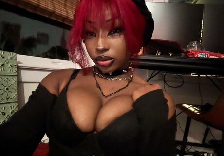 moribund 00 hermosa modelo imagen