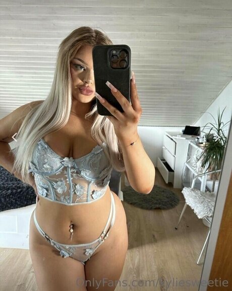 Kyliesweetie estrella porno atractiva foto