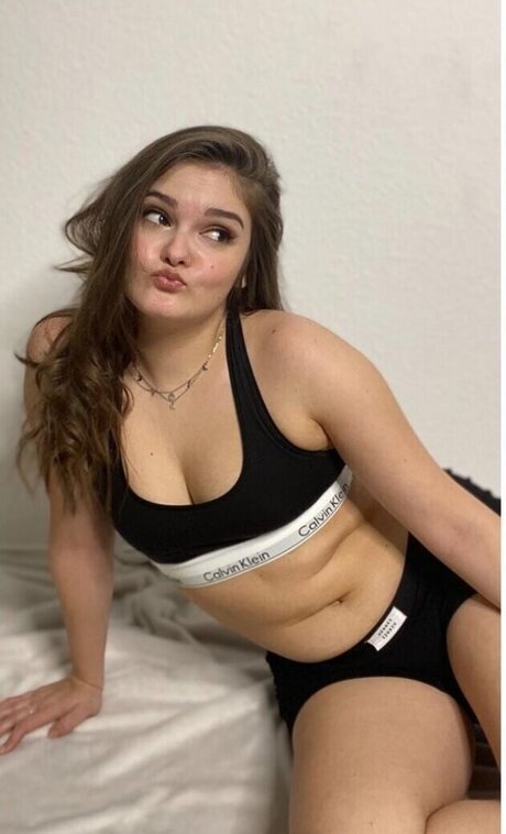 Mondwika estrella porno en alta definición archivo