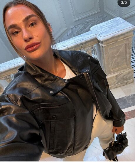 Aryna Sabalenka modelo de arte galerías