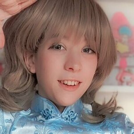 Tomomechi actriz atractiva galerías