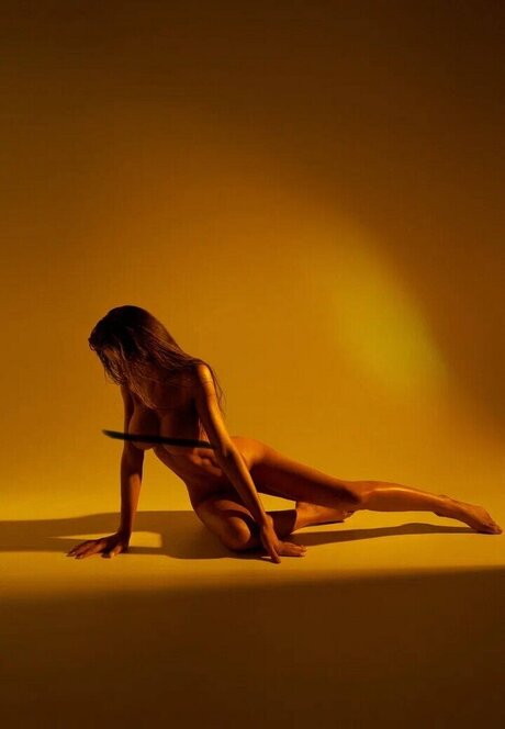 Alisa Halisa desnudos de modelos foto