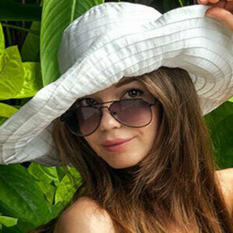 Ekaterina Kotenova arte modelo galerías