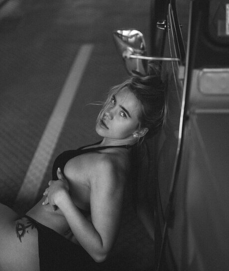 hollaura hermosa modelo imágenes