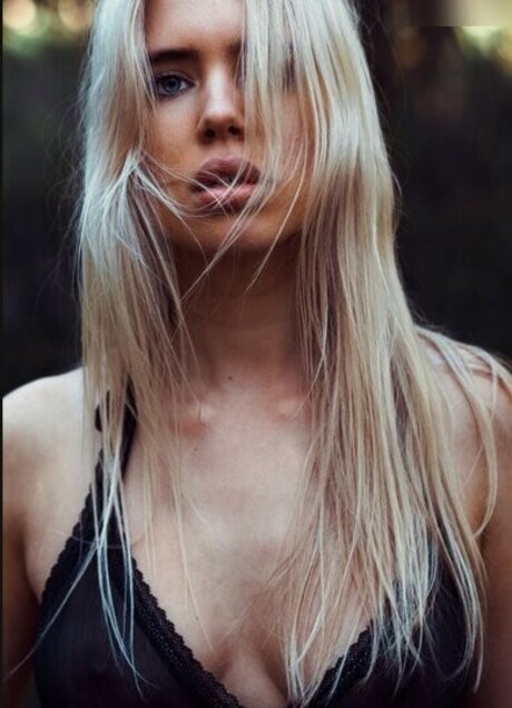 hollaura modelo bonita fotos