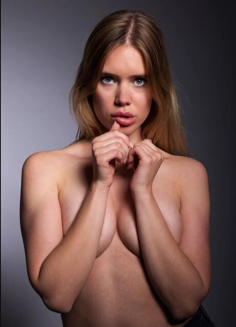 hollaura estrella erótica archivo