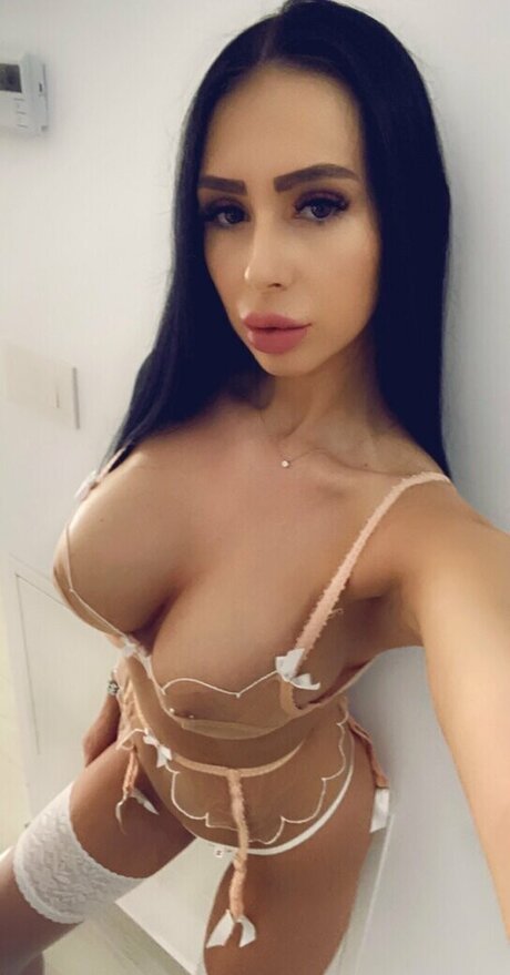 layla131313 actriz desnuda galerías