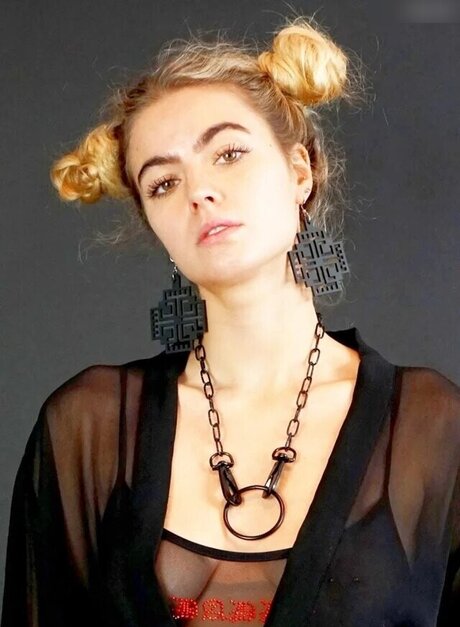 Nadine Bergmann modelo porno imagen