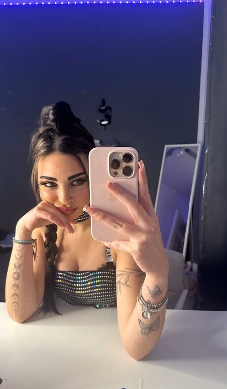 Luna Bufo modelo caliente foto