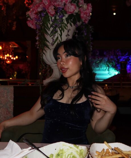 adolescente asiática de grandes tetas onlyfans superior perfecto imagen