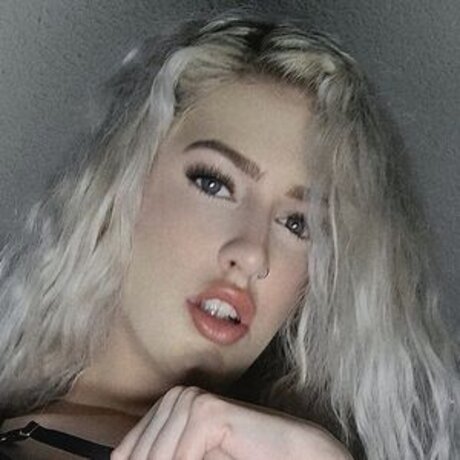 Bella Romano modelo foto