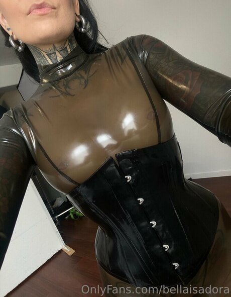 Bella Isadora estrella porno perfecta foto