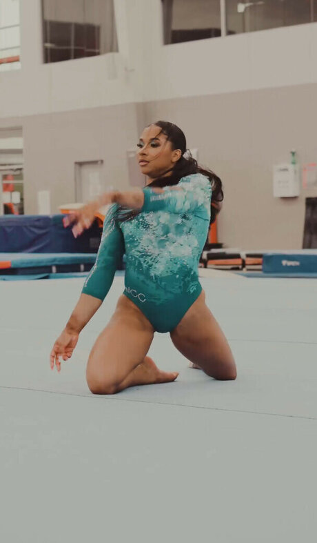 Jordan Chiles actriz de desnudos archivo