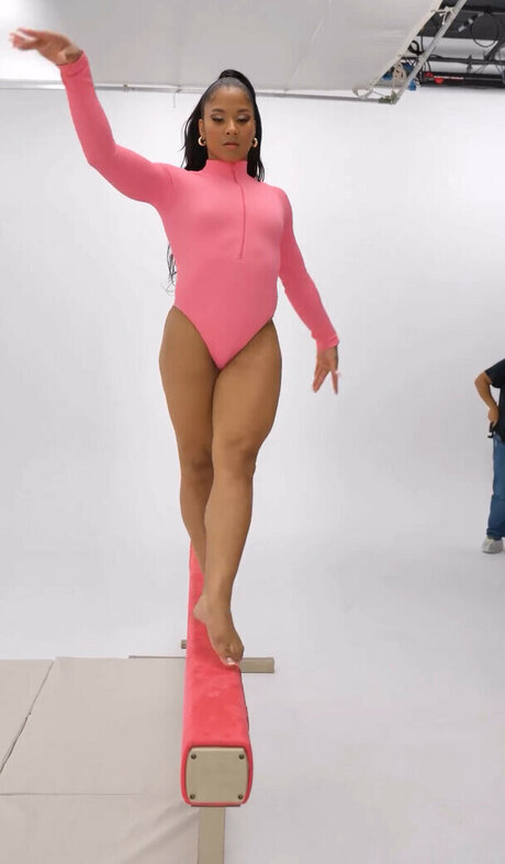 Jordan Chiles actriz de arte galería