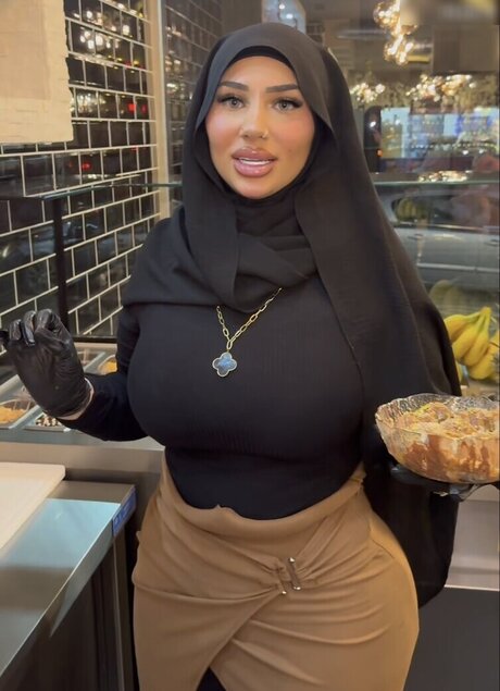 Abir zrk estrella porno desnuda imagen