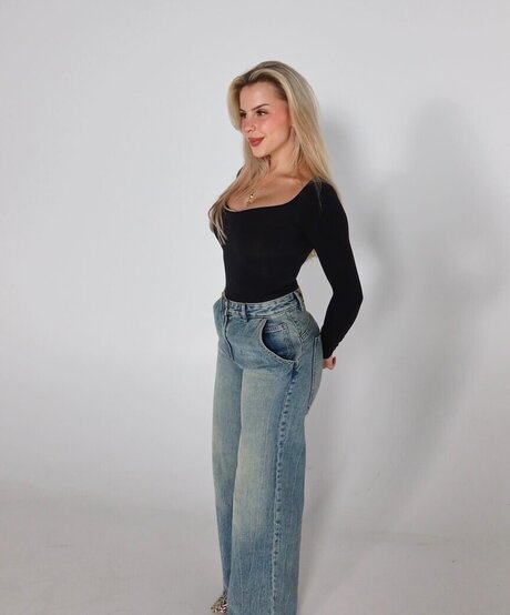 Lucia Leona estrella porno del sexo foto