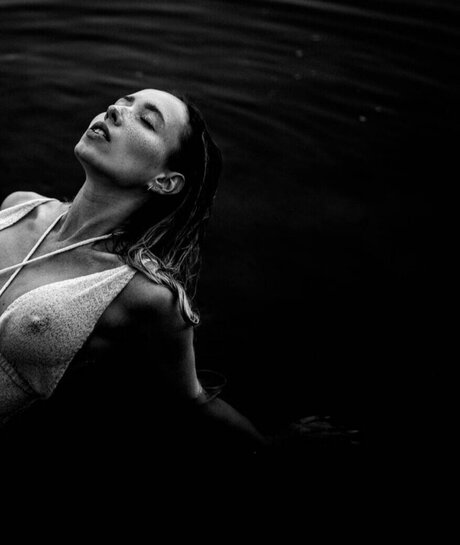 Nicole Marrone modelo de alta definición imagen