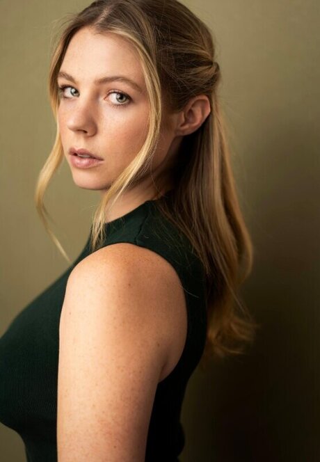 Maya Jenson actriz desnuda archivo