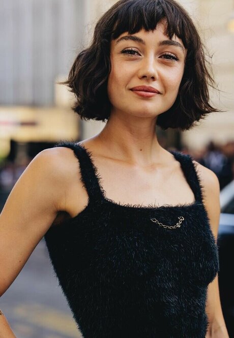 Sydney Chandler actriz imágenes